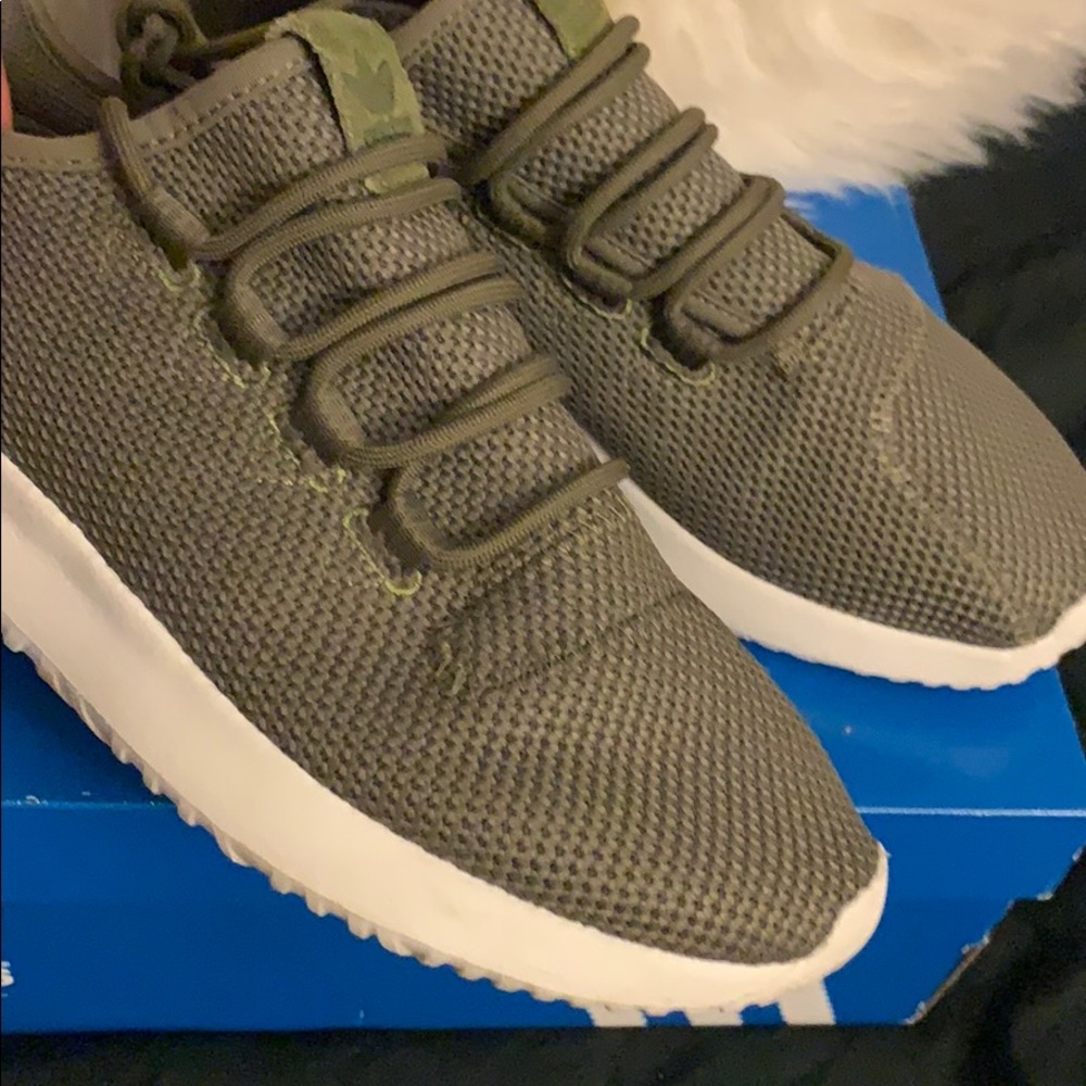 Sneakers - Picture 2 of 3